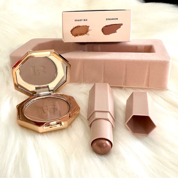 Fenty Beauty by Rihanna “Lil Bronze Duo” Mini Bronzer Set - Picture 5 of 5